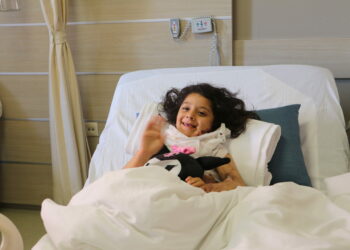 Ameliyatla çenesi boynundan ayrılan Gülşah, artık annesini öpebiliyor