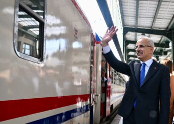 Bakan Uraloğlu: Turistik Doğu Ekspresi, 2025-2026 sezonunda 10 bin yolcuya hizmet verdi