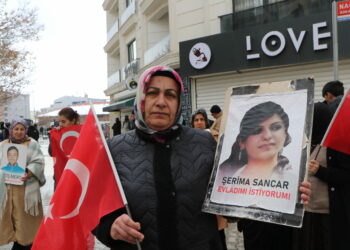 ‘Artık çocuklarımızı gömmeyelim, silahları gömelim’