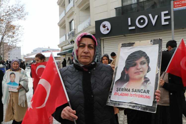 ‘Artık çocuklarımızı gömmeyelim, silahları gömelim’