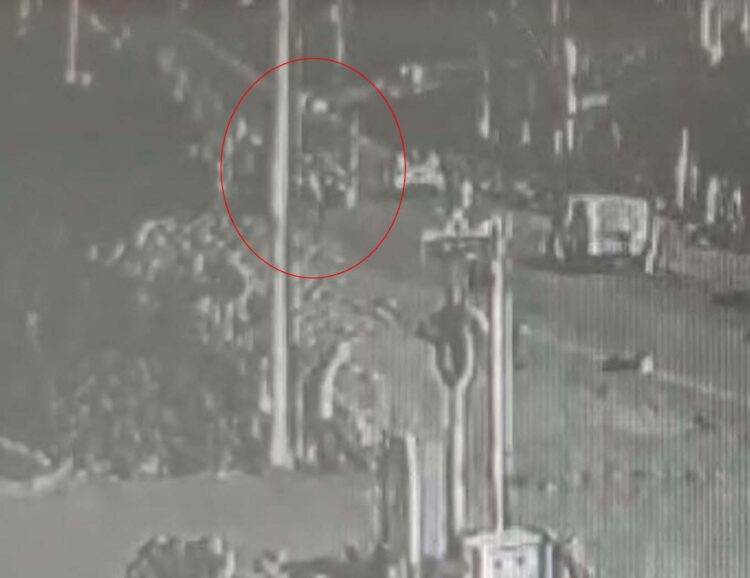 Beton mikserinin çarptığı yaya öldü; kaza kamerada