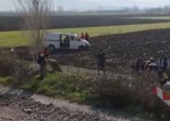 Amasya'da minibüs tarlaya uçtu; 8 yaralı