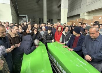 Kazada ölen evli çift toprağa verildi