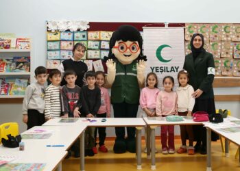 Yeşilay'dan okullarda 'bağımlılıklara karşı mücadele' dersi