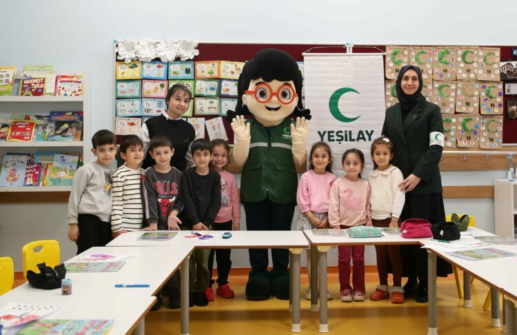 Yeşilay'dan okullarda 'bağımlılıklara karşı mücadele' dersi