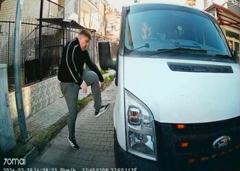 Trafikte tartıştığı kişinin kamyonetinin camını yumruklayan saldırgana 240 bin lira ceza