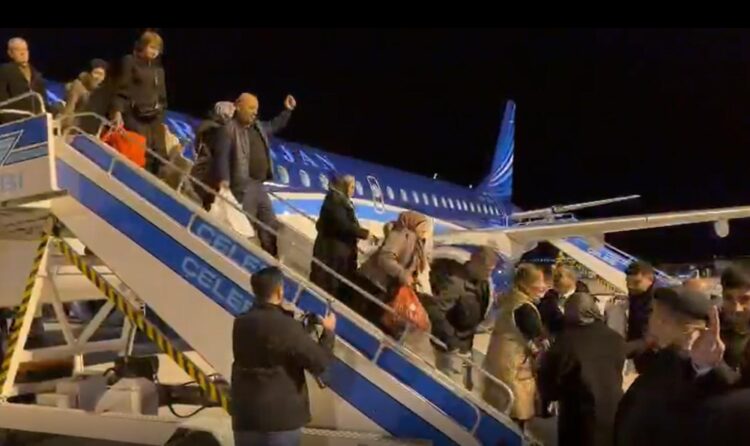 Nahçıvan uçağı 71 yolcusuyla Iğdır’a indi