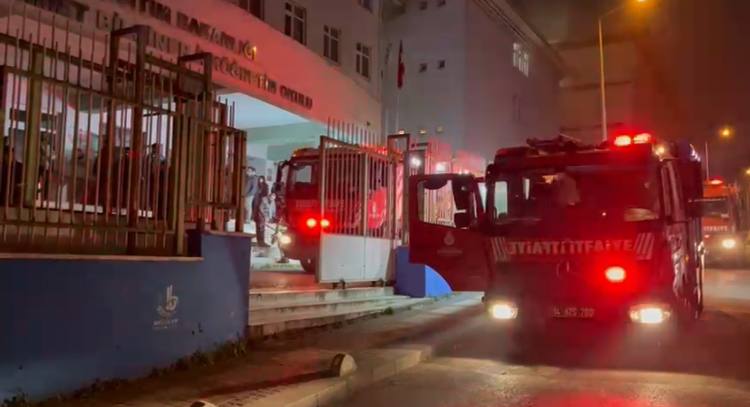 Bağcılar'da ilkokulda çıkan yangın söndürüldü