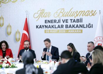 Bakan Bayraktar, bakanlık çalışanlarıyla iftarda bir araya geldi