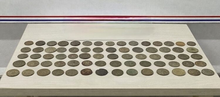 Bursa'da tarihi eser kaçakçılığı operasyonu: 70 sikke ele geçirildi