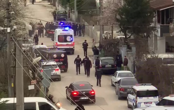 Düzce'de silahlı kavga: 2’si silahla 3 yaralı