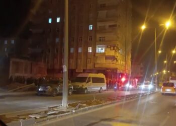 Zeminde kayma olduğu iddiasıyla 8 katlı bina tahliye edildi