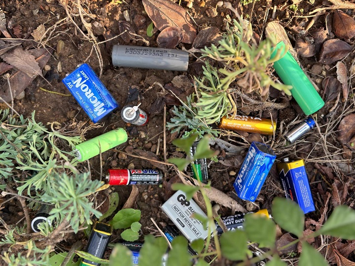 Lise öğrencilerinden çevre bilinci için atık pil toplama hareketi