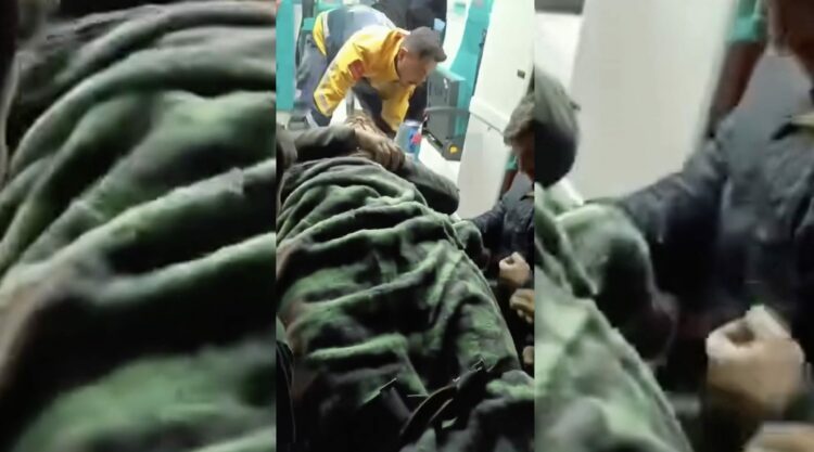 Beton santralinde beline kadar kuma gömülen işçiyi itfaiye kurtardı