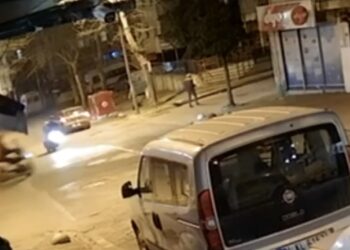 Kartal'da 2 motosikletin çarpıştığı kaza kamerada
