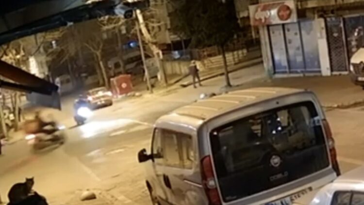 Kartal'da 2 motosikletin çarpıştığı kaza kamerada