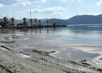 Akyaka'da deniz çekildi; Köyceğiz Gölü de normale döndü
