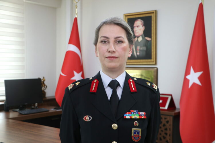 Jandarmanın ikinci kadın generali Gülden Mat Şakir: Kadınlar en zor askeri görevleri başarabilir