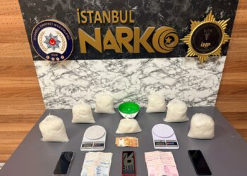 Fatih'te uyuşturucu operasyonu; 2 gözaltı