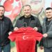 A Milli Takım futbolcularının imzaladığı forma, DMD hastası Rahmi Kerem için satışta