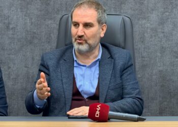 AK Partili Şen: 2 anne de çocuğuna aynı duayı okuyor