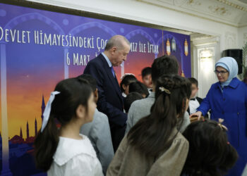 Cumhurbaşkanı Erdoğan, devlet himayesindeki çocuklarla iftarda buluştu