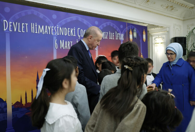 Cumhurbaşkanı Erdoğan, devlet himayesindeki çocuklarla iftarda buluştu