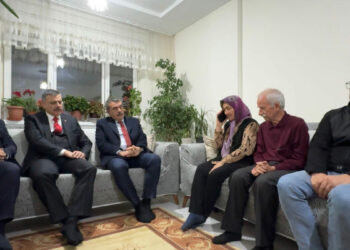 Bakan Tekin ve Bakan Çiftçi, cinayete kurban giden Fatma Nur öğretmenin ailesine taziyede bulundu