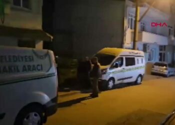 Çanakkale’de vatandaşları 300 milyon lira dolandırdığı ileri sürülen emlakçı, evinde ölü bulundu