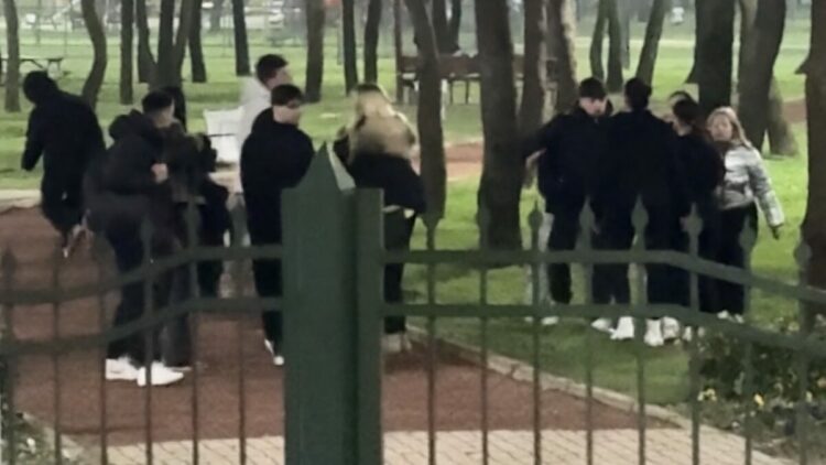 Kağıthane'de lise öğrencilerinin tekmeli yumruklu kavgası: Seni mermi manyağı yapacağım