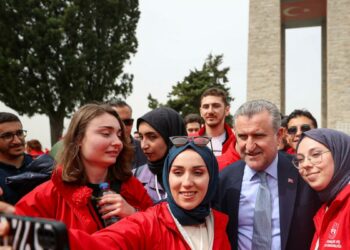 Bakan Bak: Kadın sporcularımızla gurur duyuyoruz