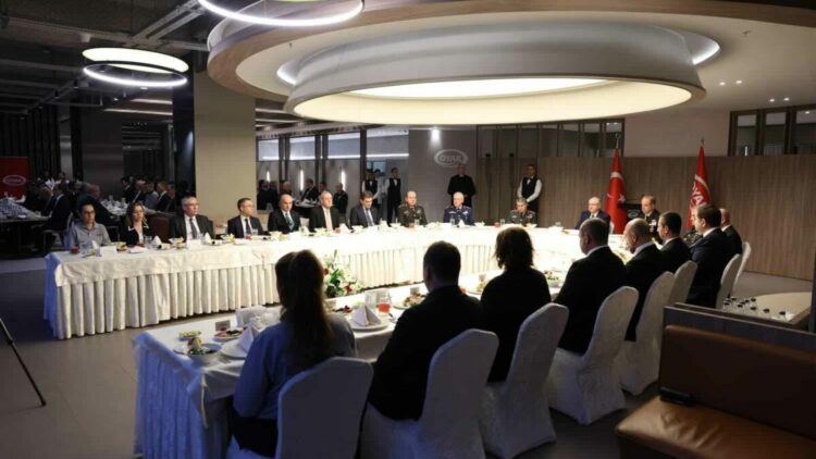 Milli Savunma Bakanı Güler, iftarda OYAK üst yönetimiyle bir araya geldi