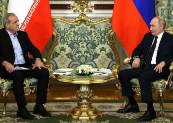 Putin ile Pezeşkiyan telefonda görüştü