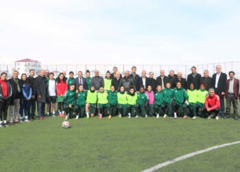Yüksekova köy ve mahalle muhtarlarından kadın takımına ziyaret