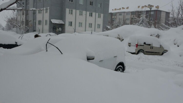 Bitlis’te kar nedeniyle 288 köy yolu ulaşıma kapandı
