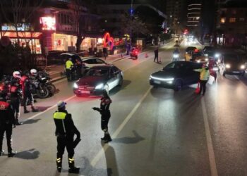 Kadıköy'de trafik denetimi: 861 araç kontrol edildi
