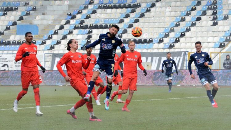 Lider Erzurumspor, Manisa'ya gol yağdırdı: 8-1