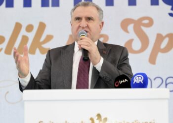 Gençlik ve Spor Bakanı Bak, gençlerle iftar yaptı
