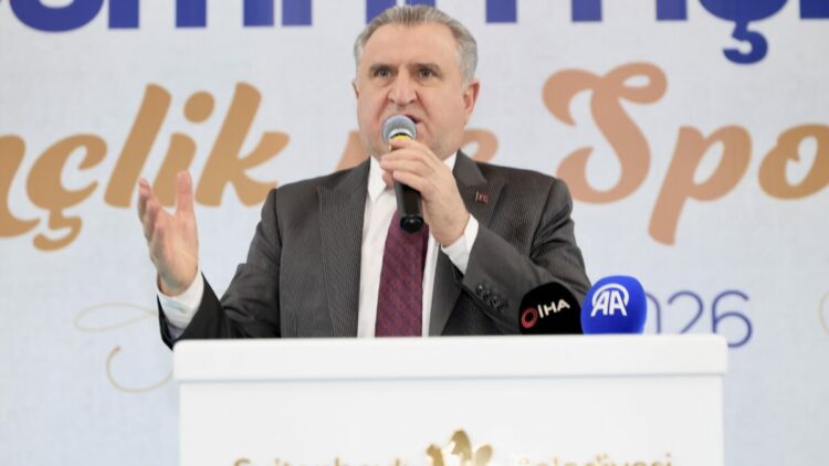 Gençlik ve Spor Bakanı Bak, gençlerle iftar yaptı