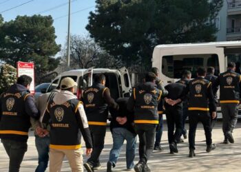 Maske takıp çelik kasaları boşaltan şüpheliler kamerada; 7 tutuklama