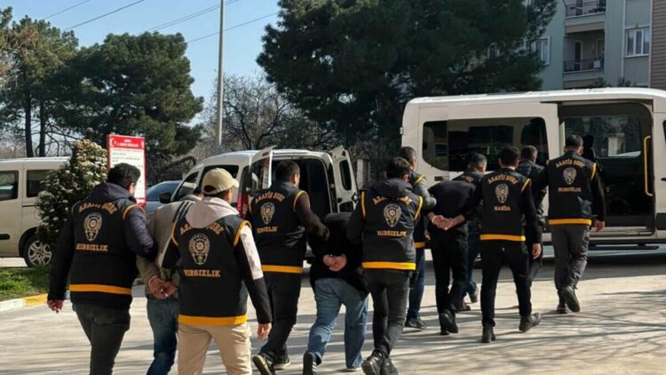 Maske takıp çelik kasaları boşaltan şüpheliler kamerada; 7 tutuklama