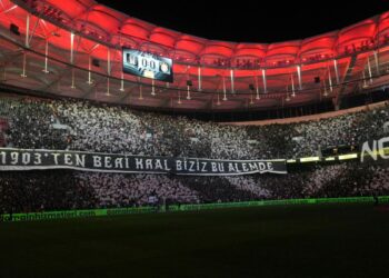 Galatasaray derbisinde taraftarlardan özel koreografi