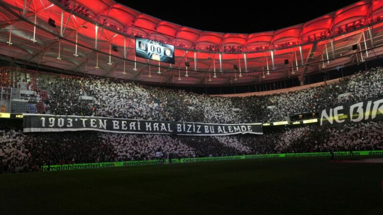Galatasaray derbisinde taraftarlardan özel koreografi