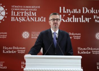 İletişim Başkanı Duran, ‘Hayata Dokunan Kadınlar’ fotoğraf sergisinin açılışında konuştu