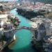 Bosna Hersek'te kültürleri birleştiren Mostar Köprüsü'ne turistlerden yoğun ilgi