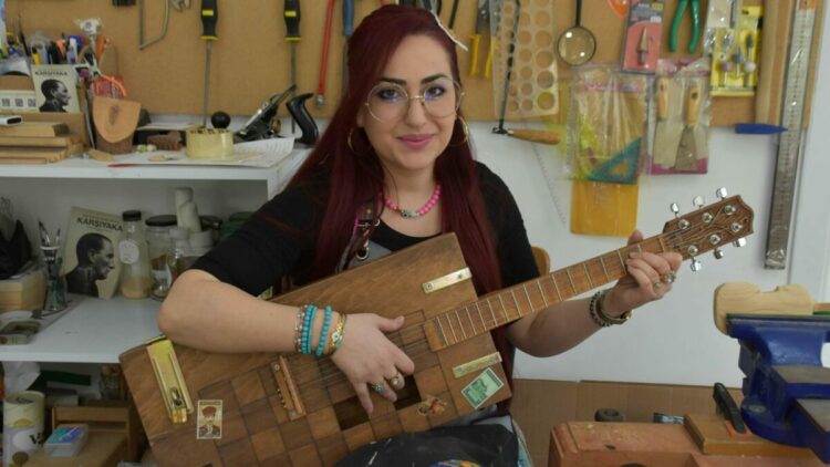 Türkiye’nin ilk diplomalı kadın kanun ustası: Gurur duyuyorum