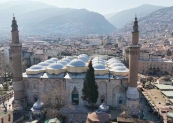 627 yıllık Ulu Cami'ye 2'nci mahya: 'Zekat berekettir'