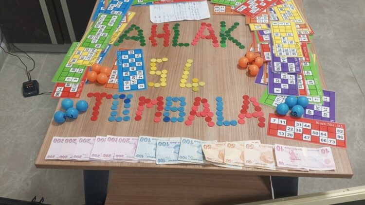 Taraftar derneği görünümlü kahvehaneye kumar baskını