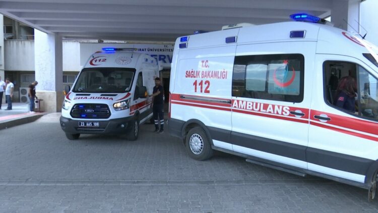 Oğlunu bıçaklayanı av tüfeğiyle vurarak öldürdü