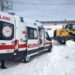 Yolu kapalı köydeki hasta 4 saatlik çalışmaya hastaneye ulaştırıldı
